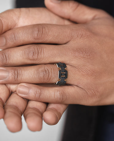 BRIGGS EDGE Gold Ring with 1.30ct Black Diamonds